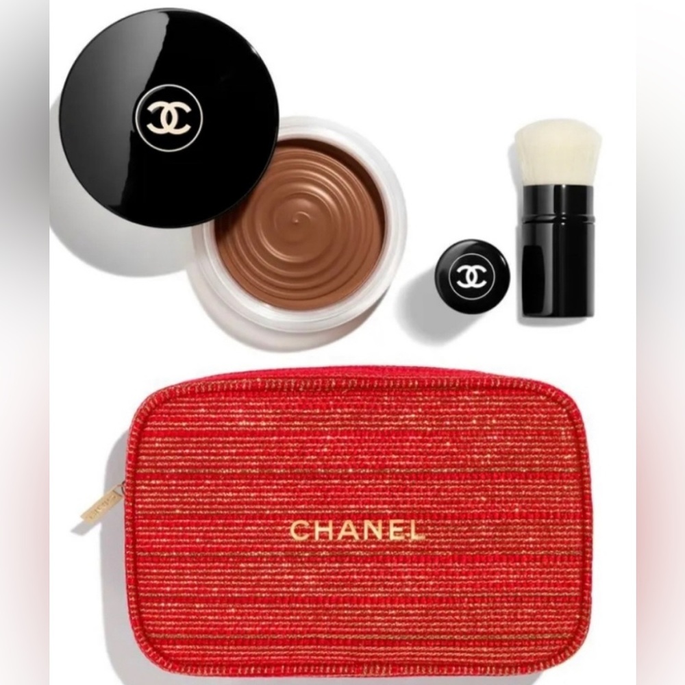 Chanel beauty bag & foundation